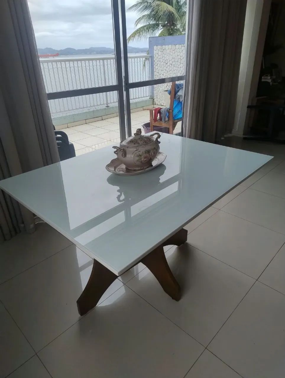 Vendo mesa jantar para 4 cadeiras