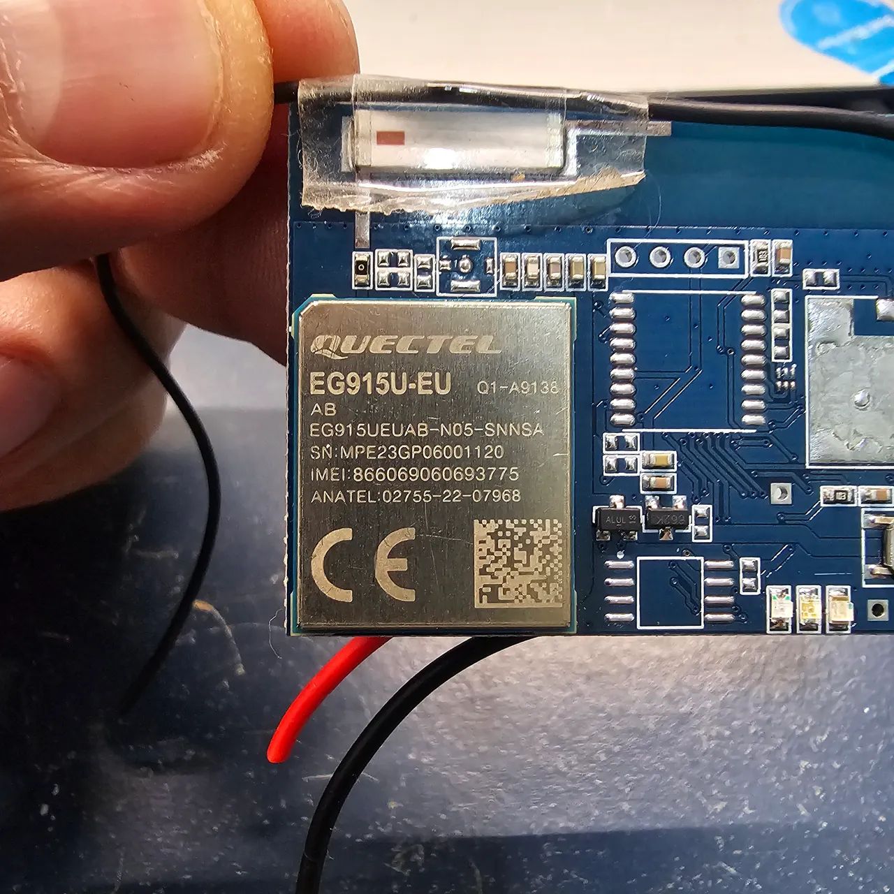 Modulo GPS Rastreador Quectel (modelo EG915U-EU) e um slot para chip SIM