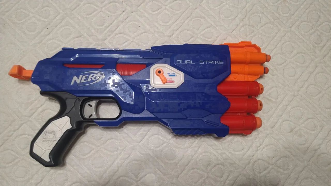 Lança dardos NERF DUAL STRIKE  com refil com 10 dardos Mega - Foto 2