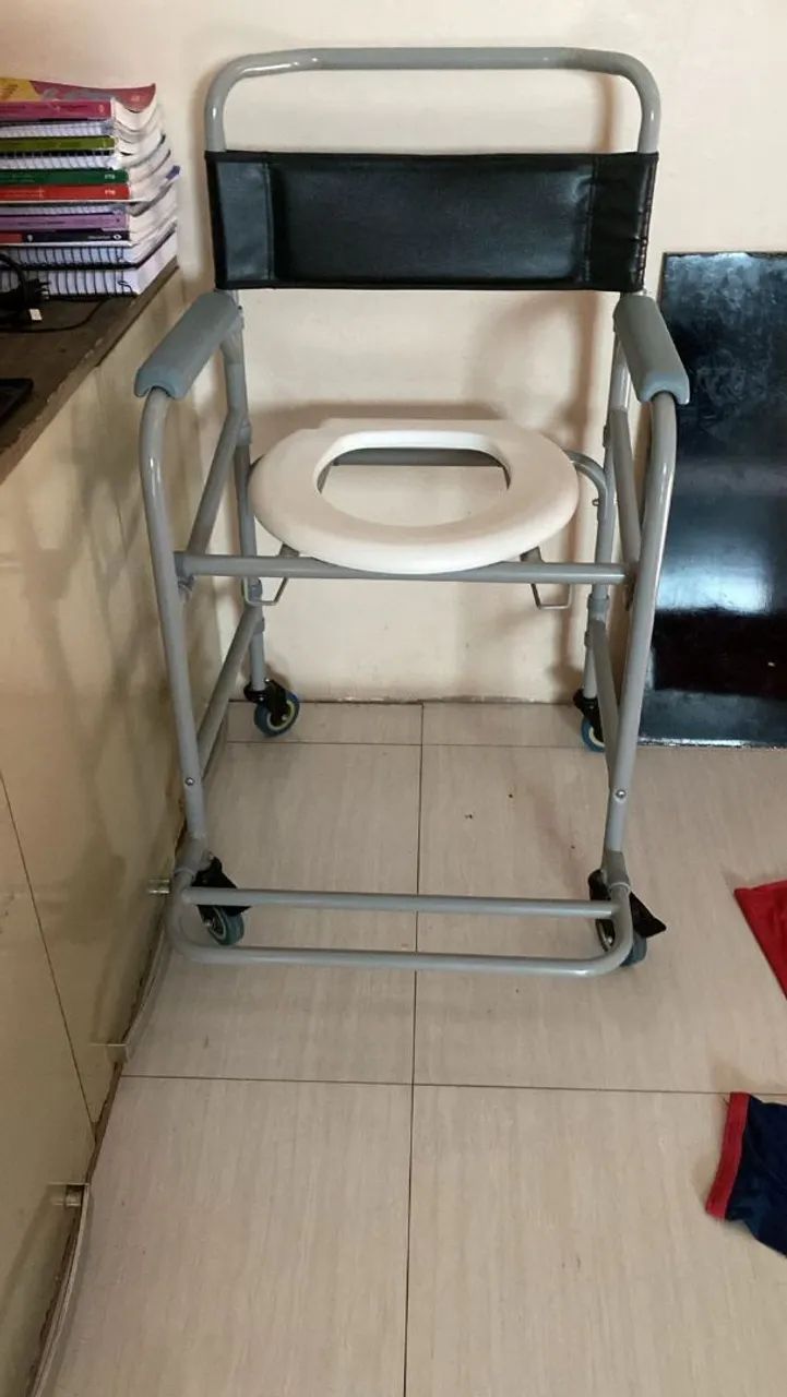 Vendo cadeira de rodas  - Foto 2