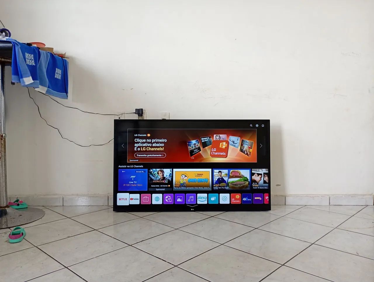Tv smart 4k LG webos 50 polegadas Alexa wi-fi bluetooth ta com os plásticos novinha! - Foto 2