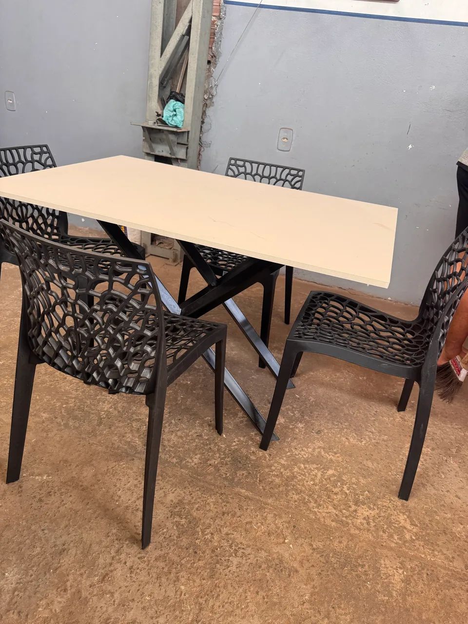 Mesa com 4 cadeiras 