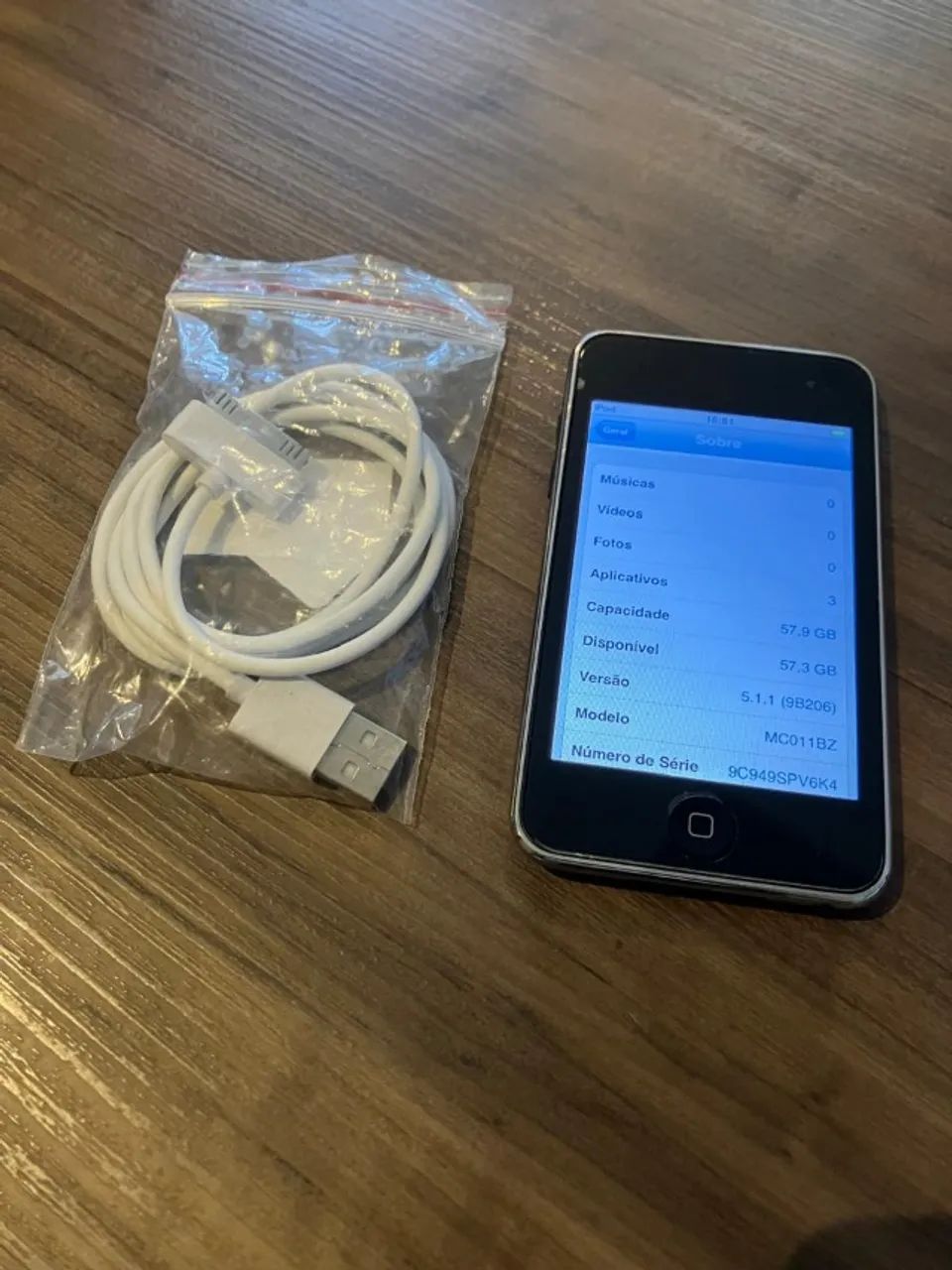iPod Touch 3ª Geração 64GB - Muito Bem Conservado + Cabo USB - Foto 2