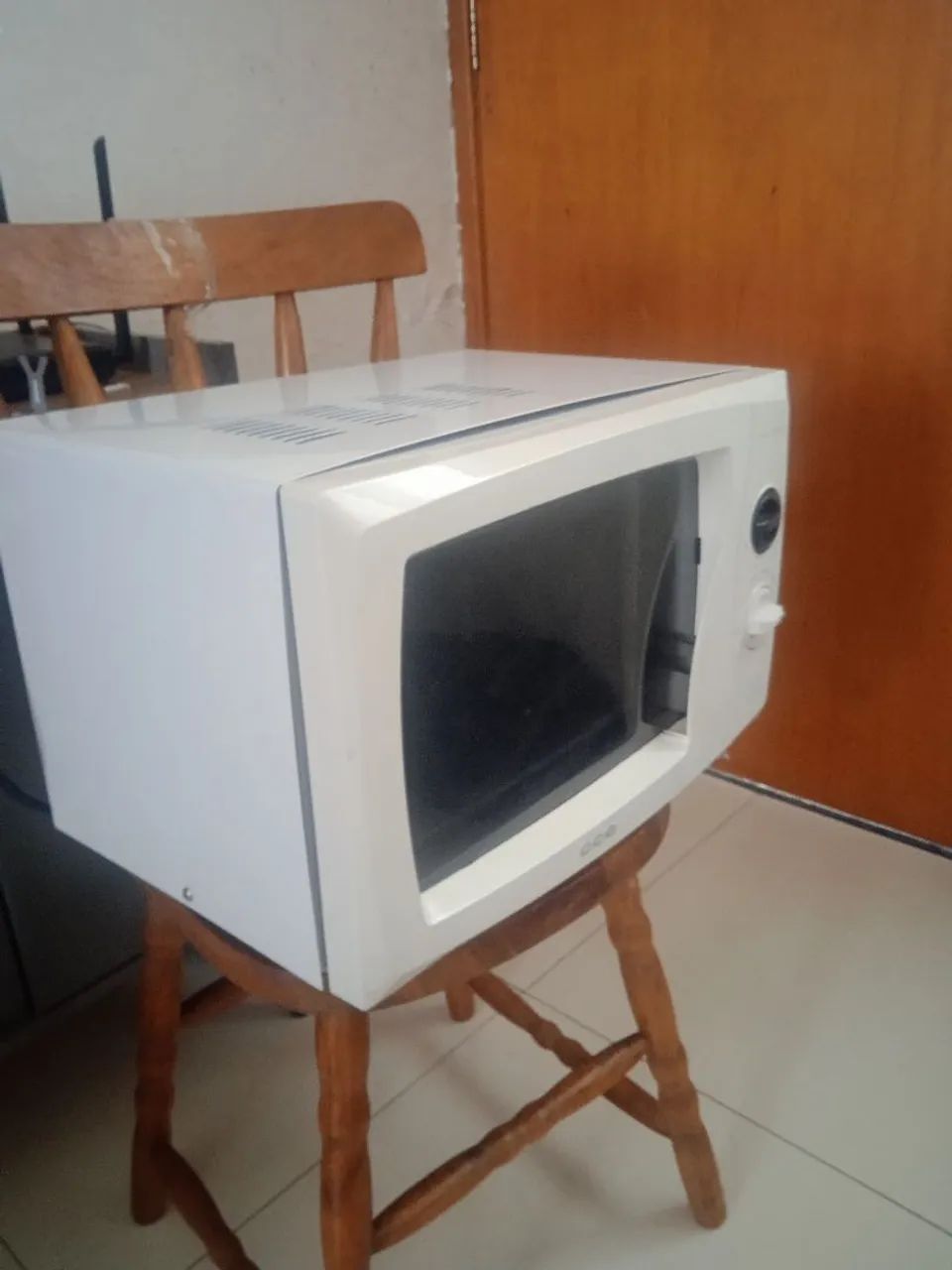 Microondas CCE M-200E pleno funcionamento
