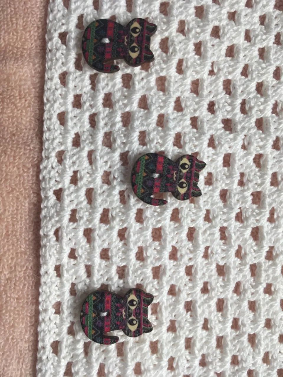 Bandana / Lenço de Crochê Branca - Acho Que Vi Gatinhos - Foto 3