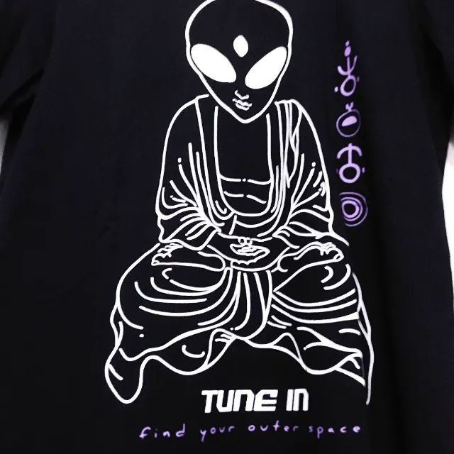 Camiseta Preta Estampada Alien / ET Meditando - Foto 2