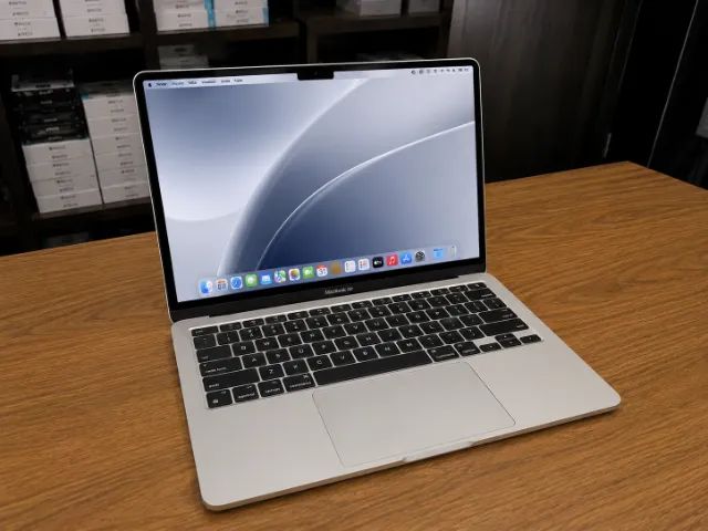 MacBook Air M4 ? 512GB / 16GB ? 13? Silver / Lacrado / Garantia