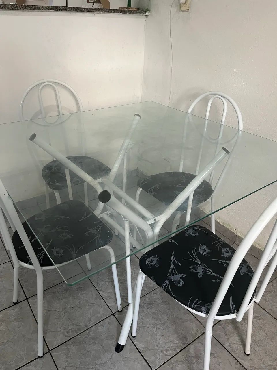 Mesa com 4 cadeiras65171913092482122