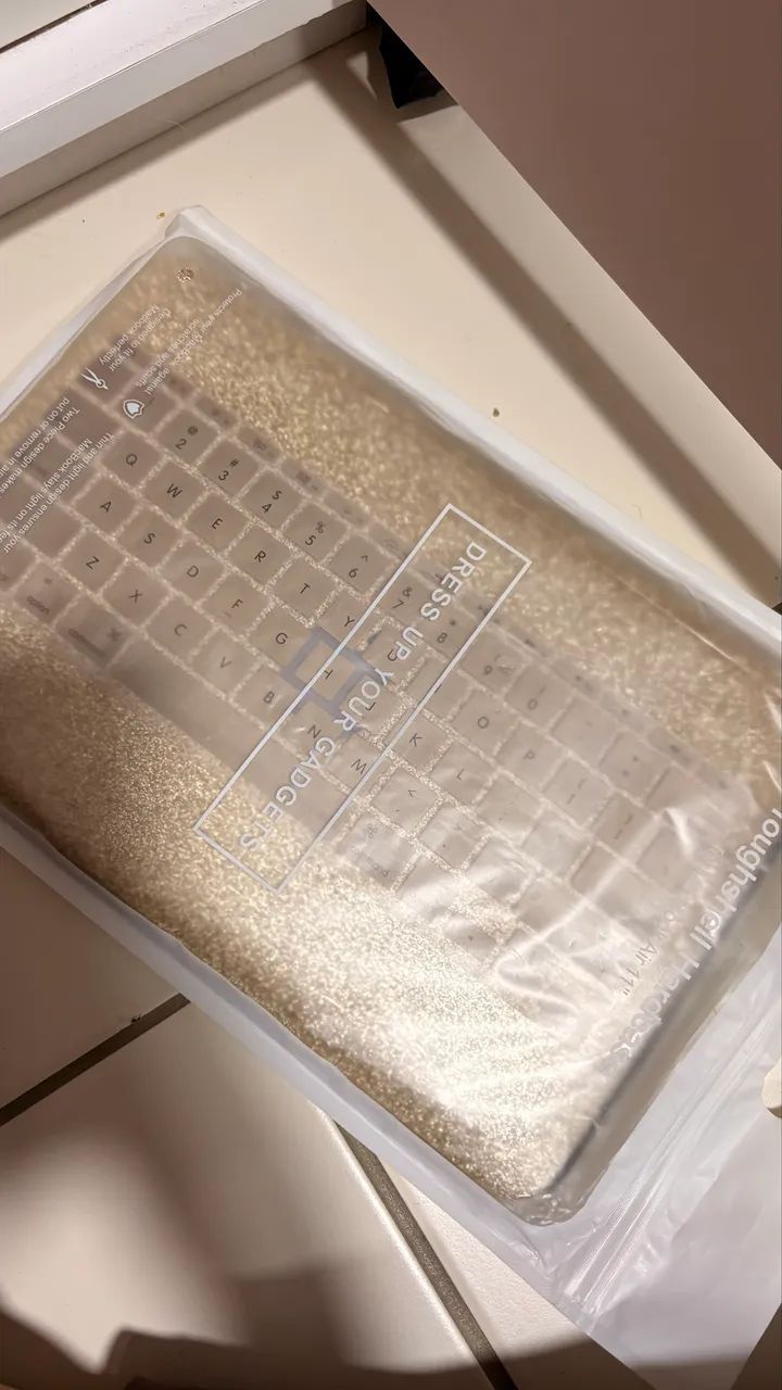 Capa protetora MacBook Air dourada 