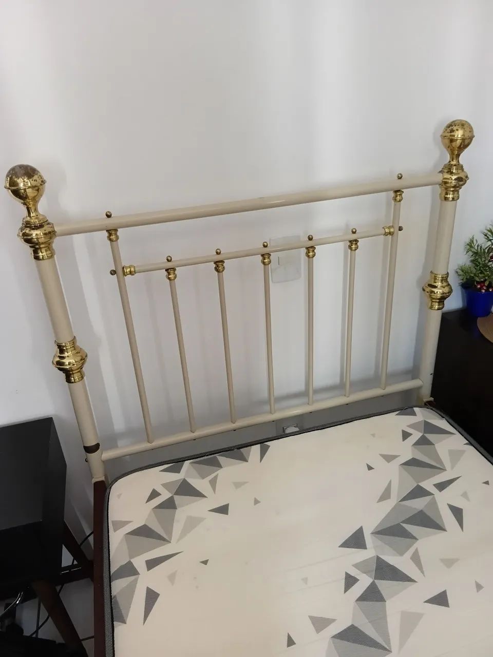 Cama de solteiro em bom estado, com colchão  com pouco uso - Foto 2