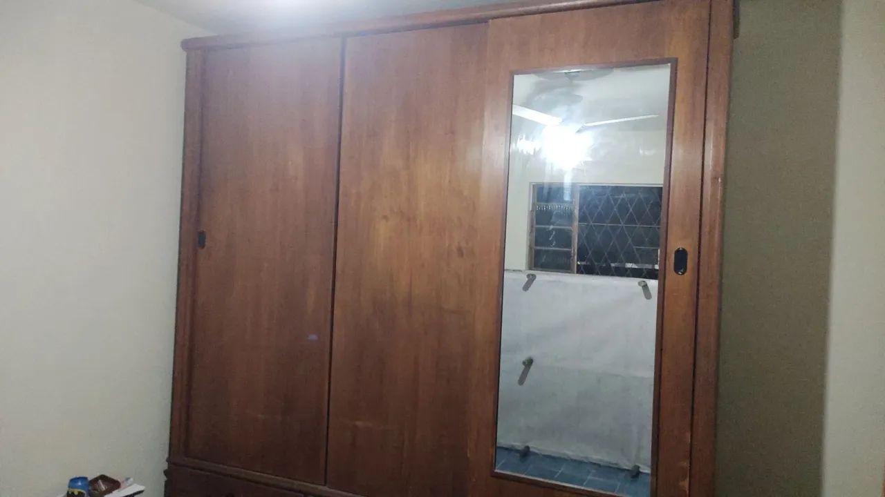Guarda roupa madeira maciça. - Foto 2