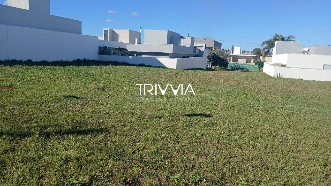 Lote á Venda no Condomínio Splendido