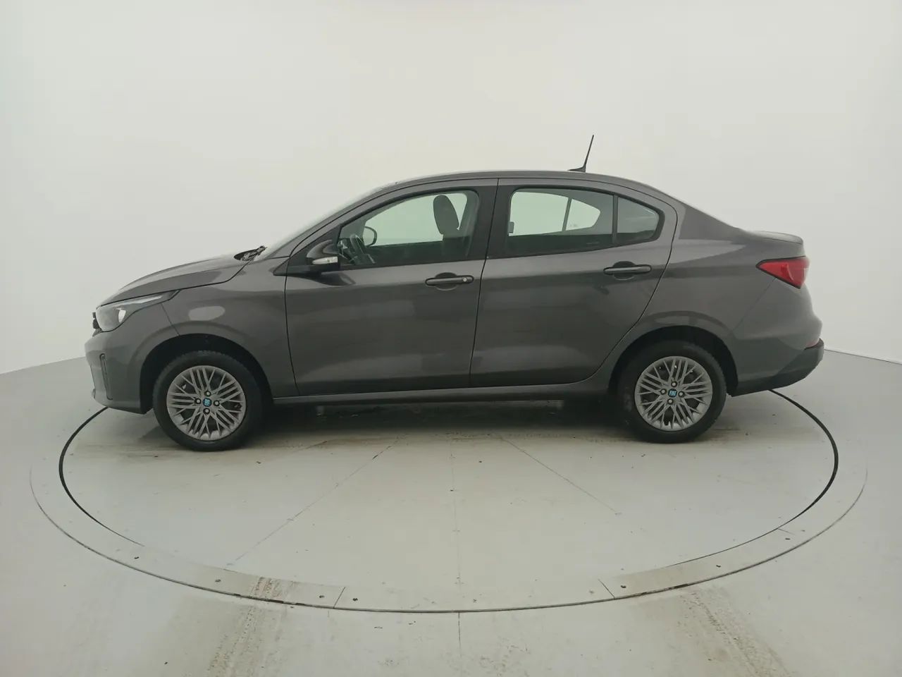 Fiat Cronos Drive 1.0 6V, foto 2 de 18