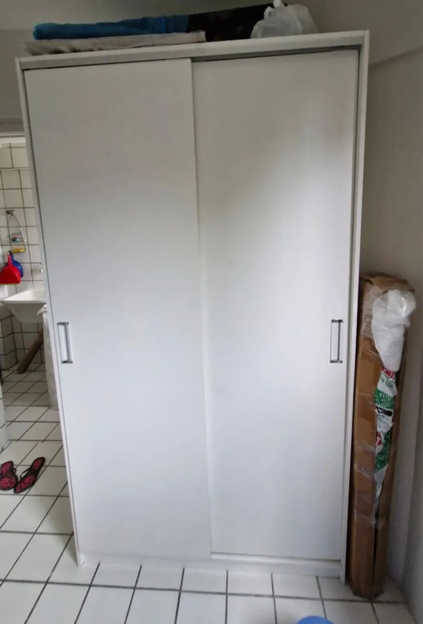 Vende-se Guarda Roupa Solteiro