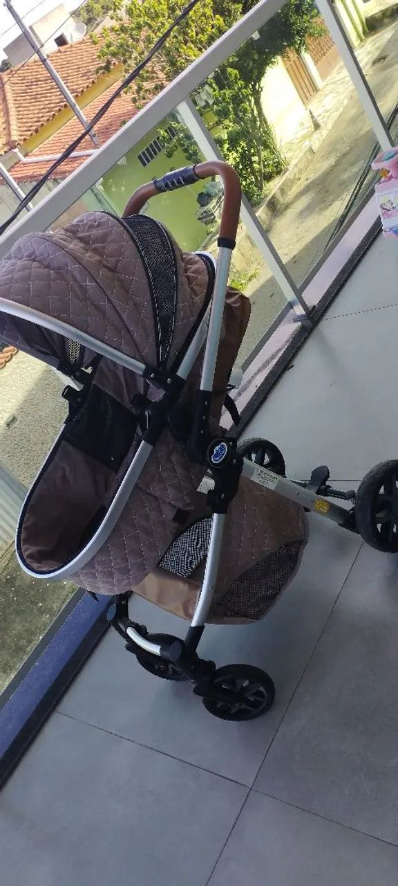 Carrinho de bebê com bebê conforto  - Foto 2