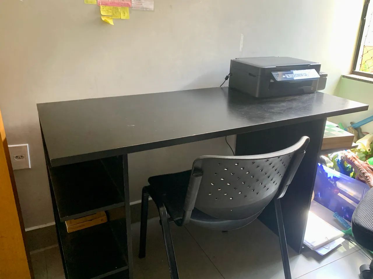 Escrivaninha com cadeira  - Foto 2