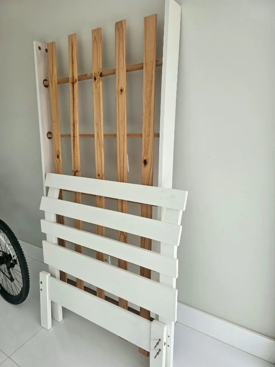 SOFÁ 3 LUGARES E UMA CAMA DE SOLTEIRO (NOVA) - Foto 5
