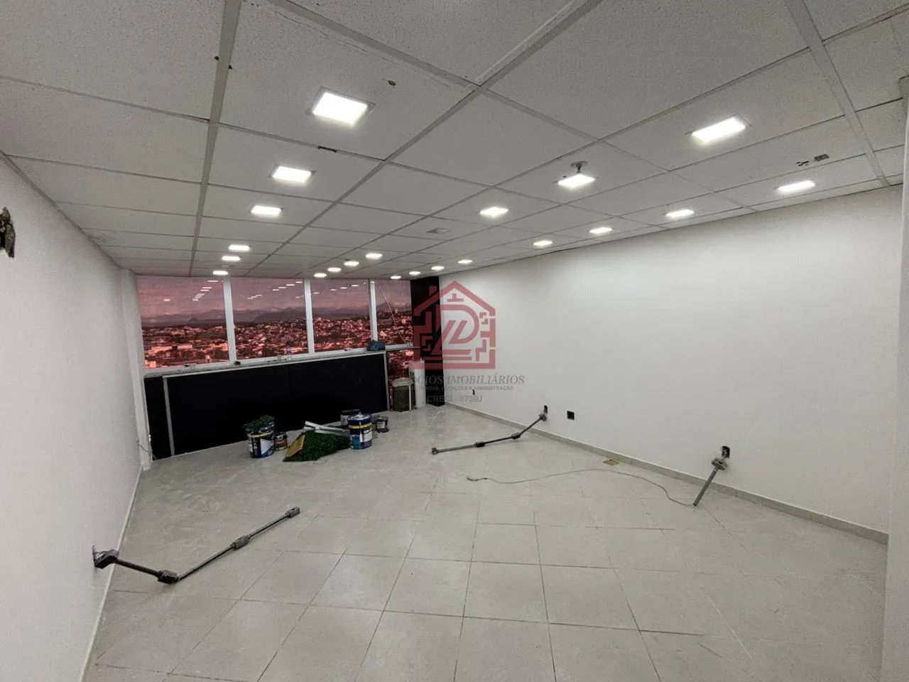 Sala Comercial à Venda e Aluguel em Imbetiba, Macaé  29m² - Foto 3