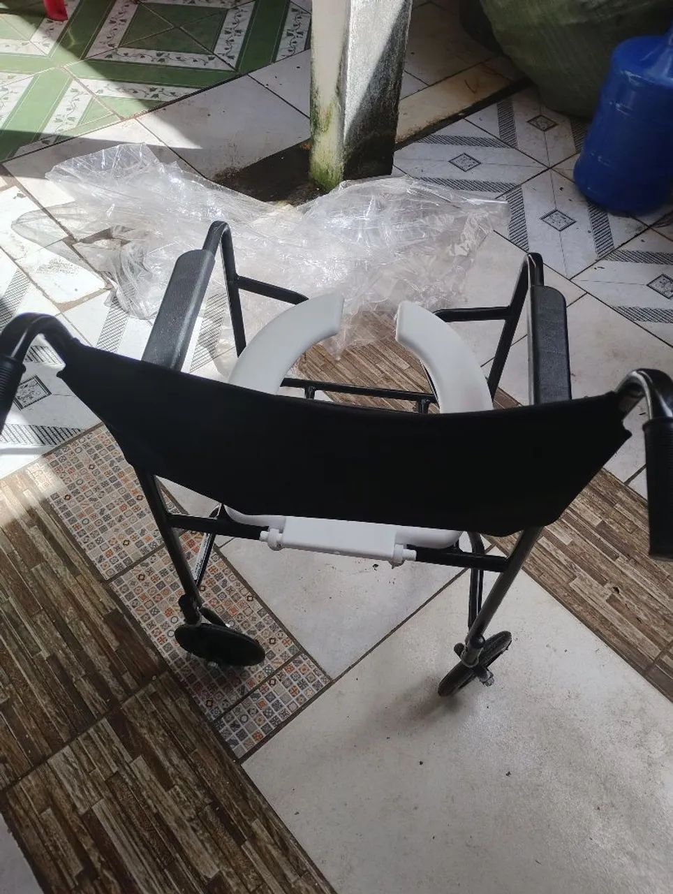 Cadeira de rodas pra banho  - Foto 3