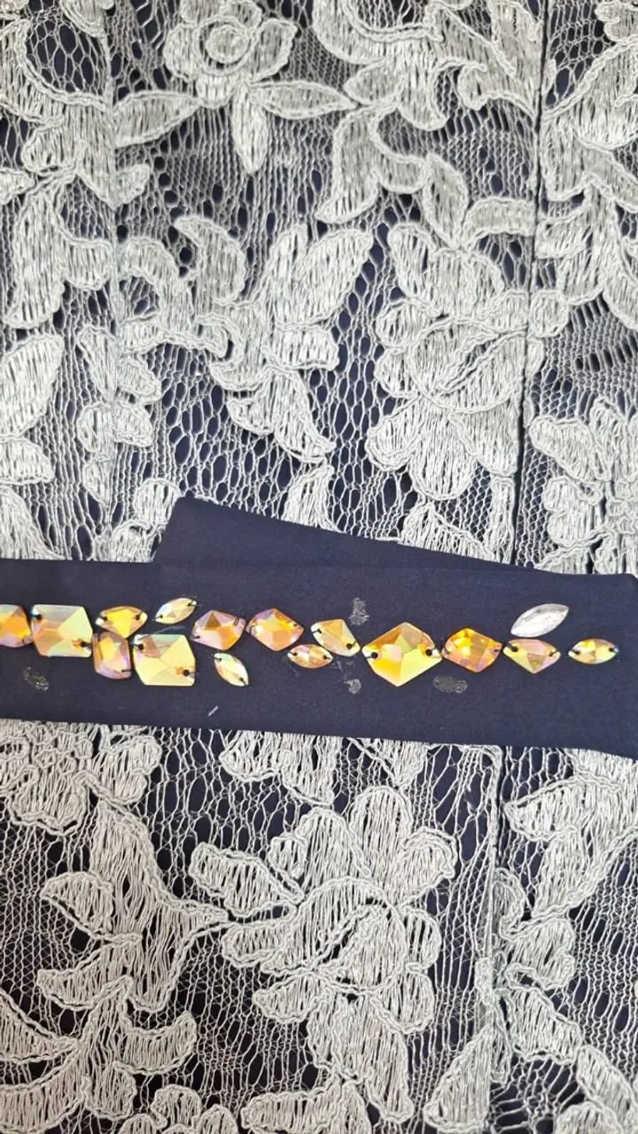 Vestido com detalhes de renda - Foto 4