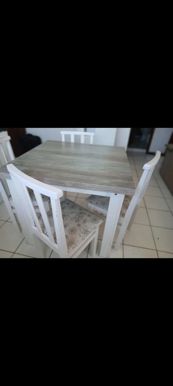 Mesa quatro cadeiras 