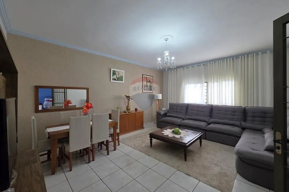 Casa à venda no centro de Pinhalzinho-SP próxima à praça e comércios