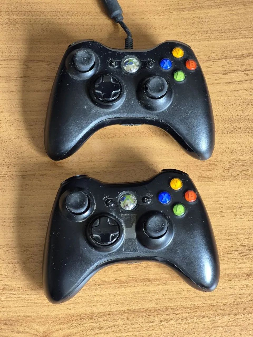 2 Controles Xbox um genérico e outro original 