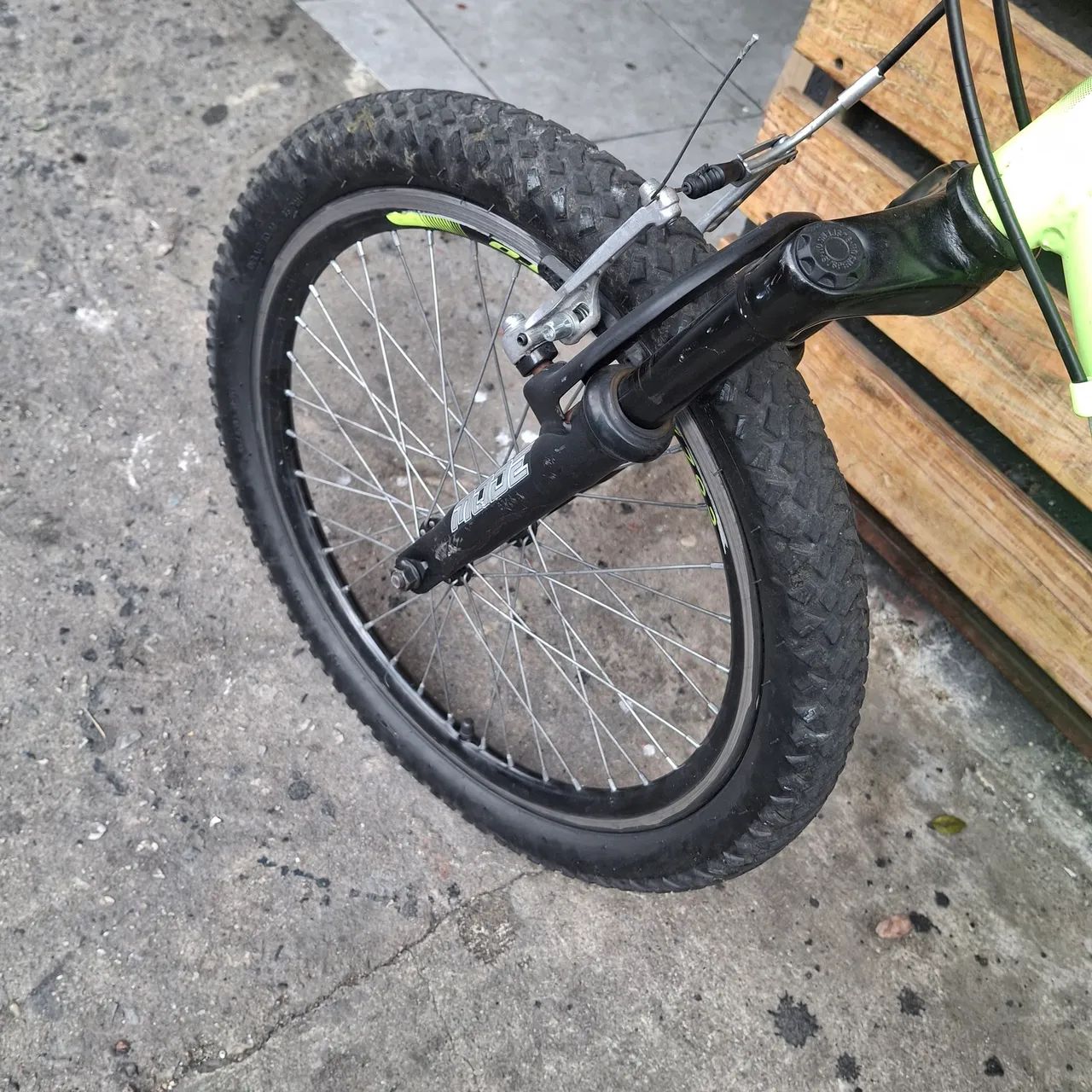 Bicicleta aro 20 bem conservada - Foto 5