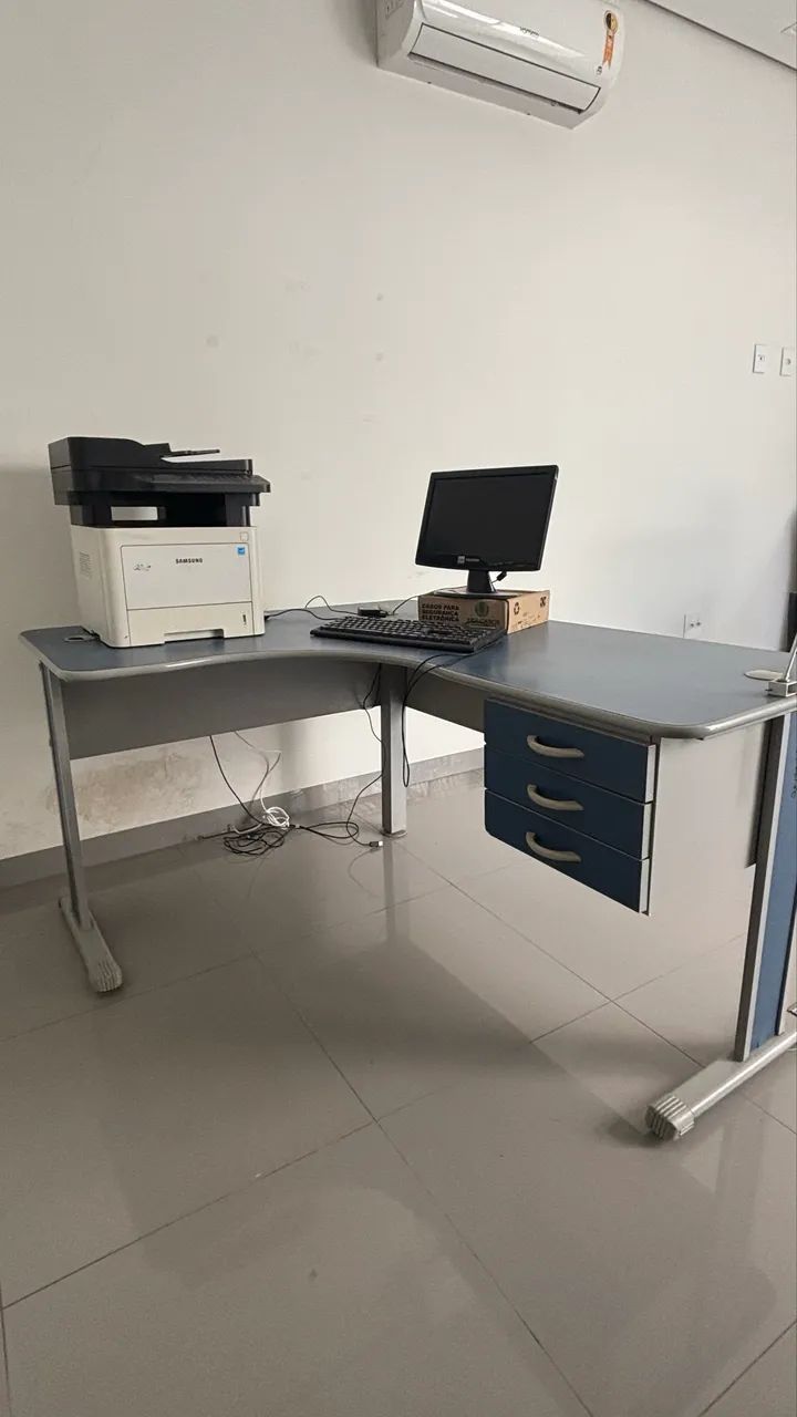 Mesa ilha com 3 gavetas 