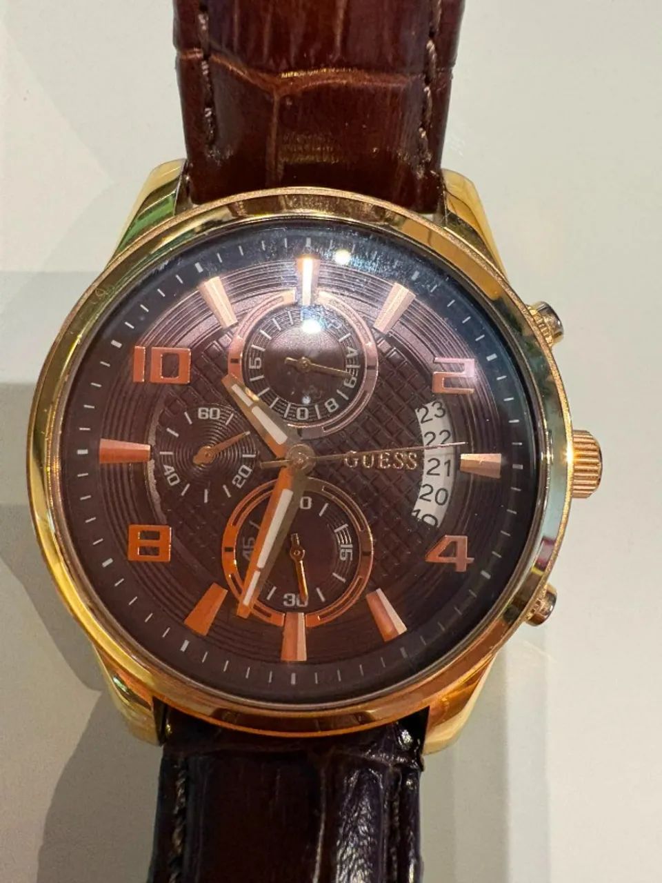 Relogio Guess Couro e Dourado 
