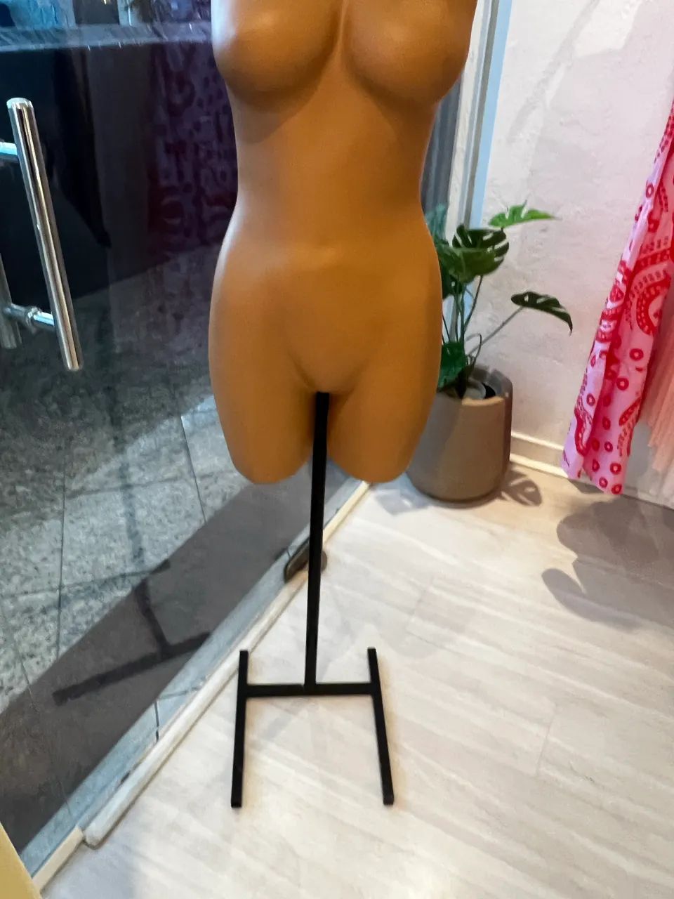 Manequim fibra com suporte  - Foto 2