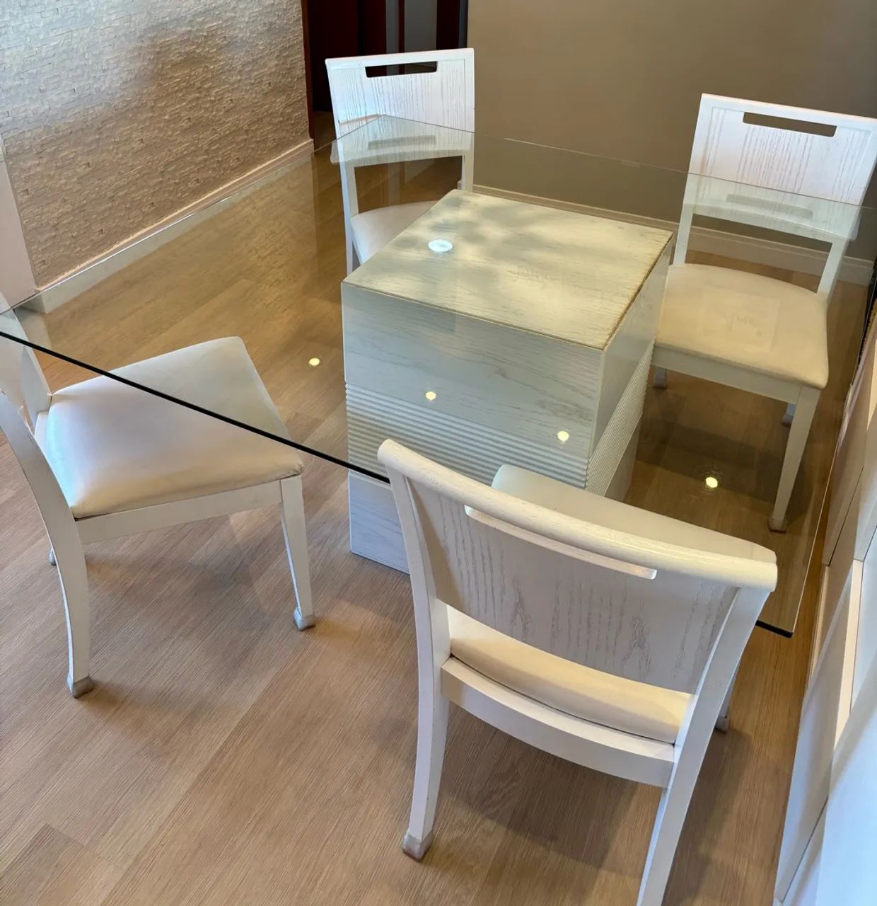 Conjunto mesa com quatro cadeiras  - Foto 2