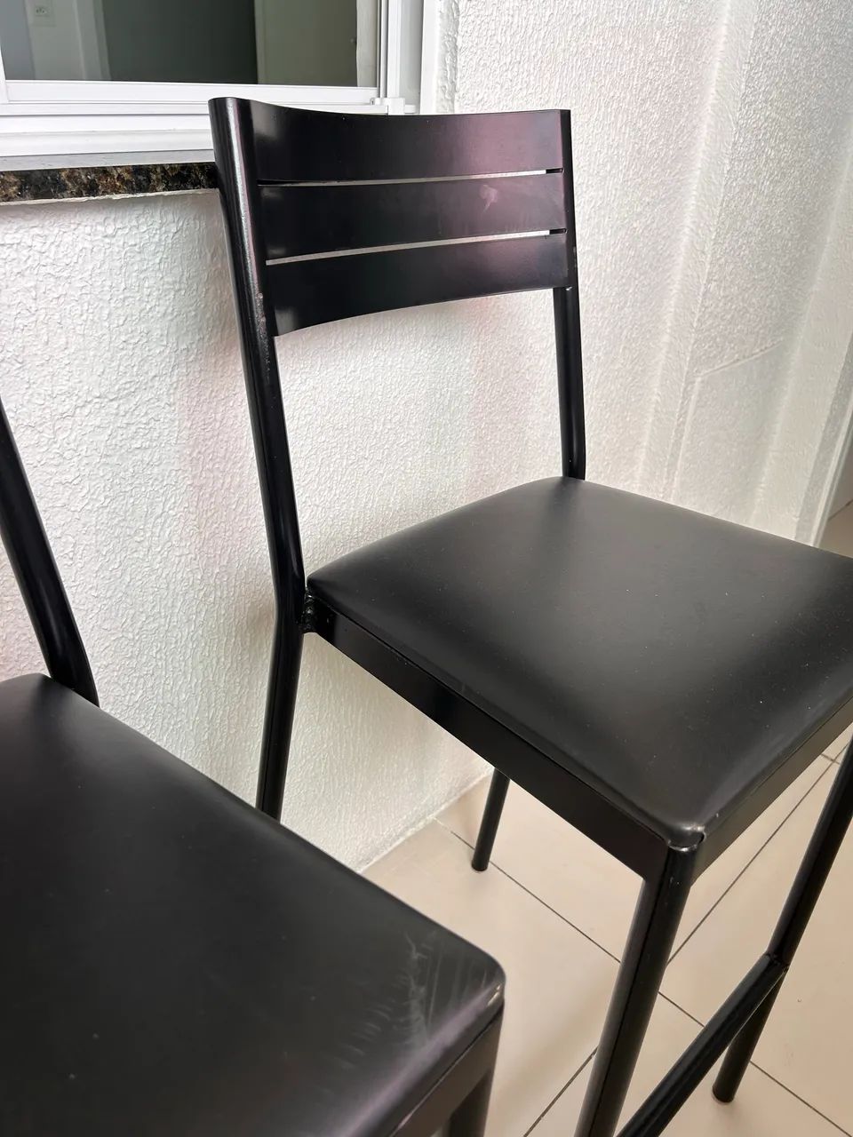 02 BANQUETAS DE METAL PRETAS - Foto 3