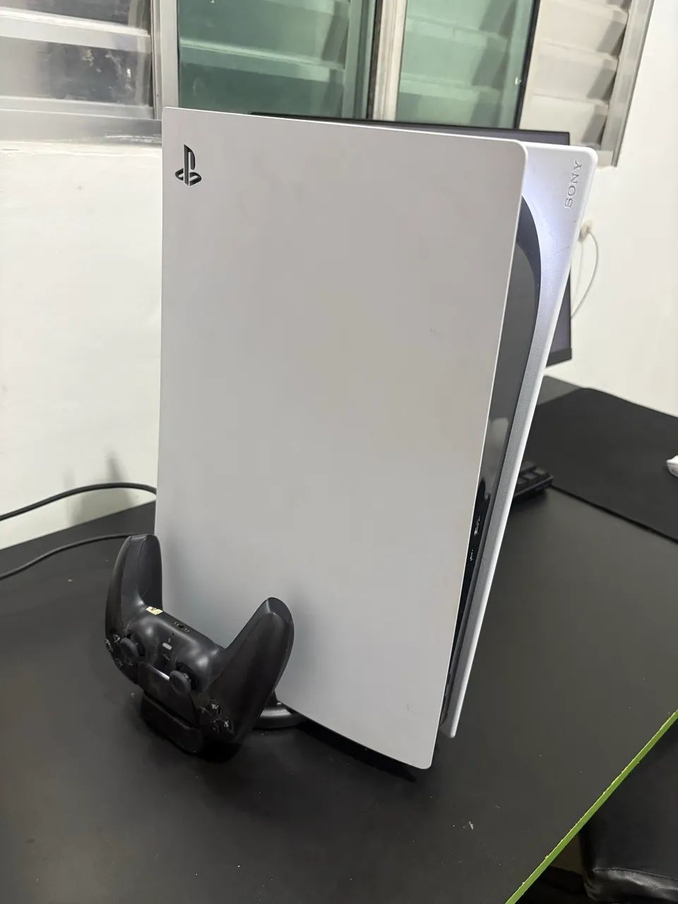PS5 FAT COM LEITOR E 2 CONTROLES 