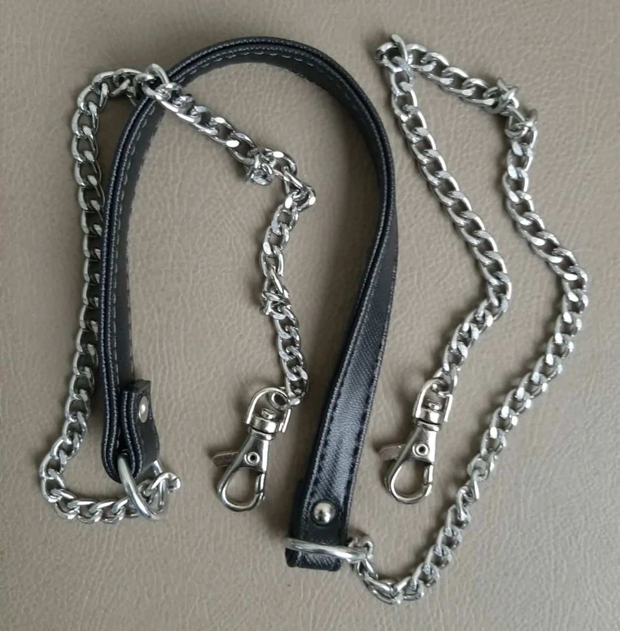 Alça de bolsa com corrente