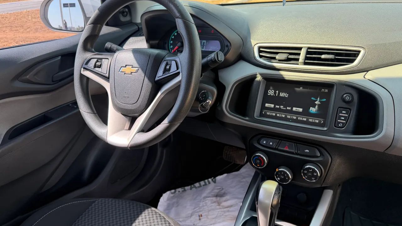 Chevrolet Onix Hatch LT 1.4 8V Flex Aut. 4P 2018 - Foto 2