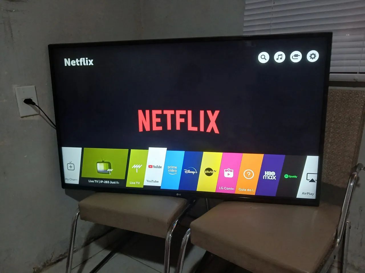 TV 49 polegadas 4K não conseguimos conectar no wifi seminova excelente uso : *42