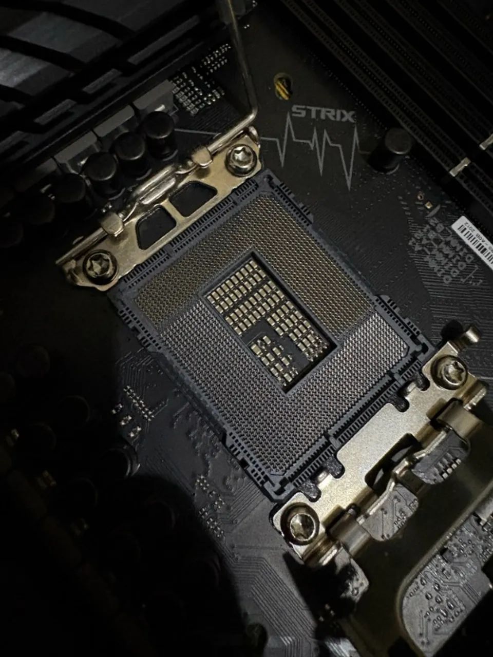 Placa Mãe B660 Asus ROG STRIX Intel LGA 1700 DDR5 - Foto 3