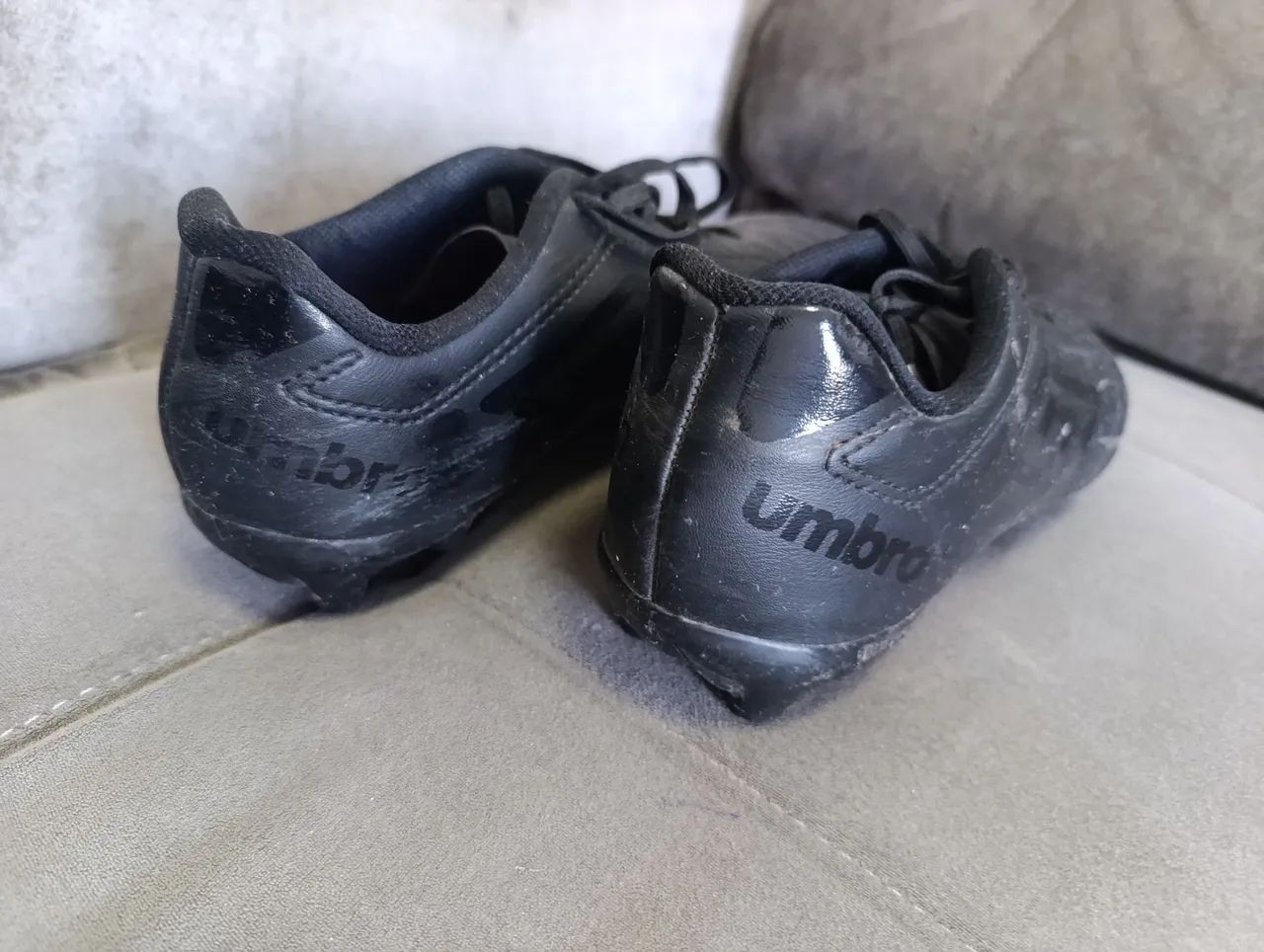 Chuteira Umbro número 40 - Foto 4