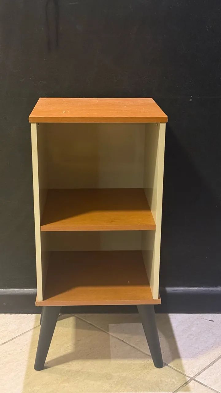 Mesa de Cabeceira Retrô 