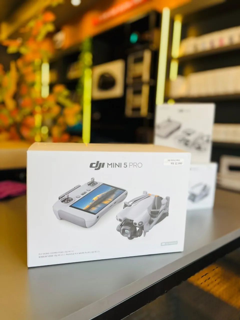 DRONE DJI MINI 5 PRO - CÂMERA 4K PROFISSIONAL  O DJI Mini 5 Pro é um drone compacto e dobr