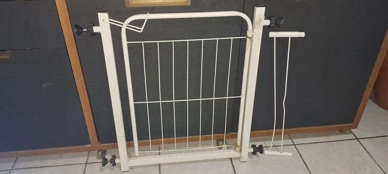 Vendo porteira com extensor de porta. Ideal para pets e crianças. 
