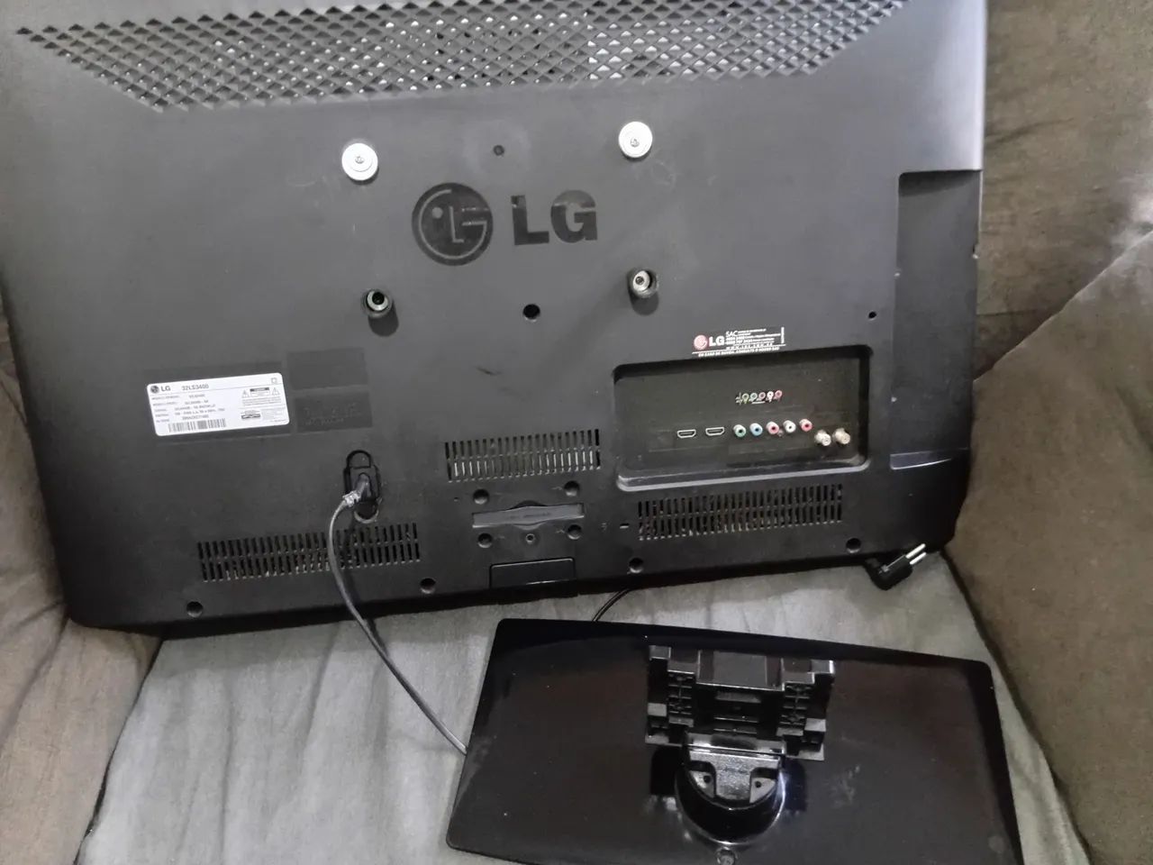 Tv lg 32 polegadas com defeito não e smart só com som - Foto 2