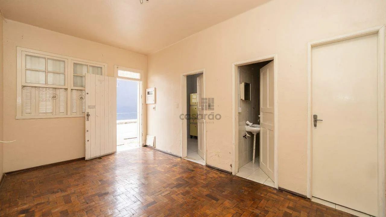 Casa Comercial para Aluguel no Centro de Pelotas  3 Salas e 2 Banheiros