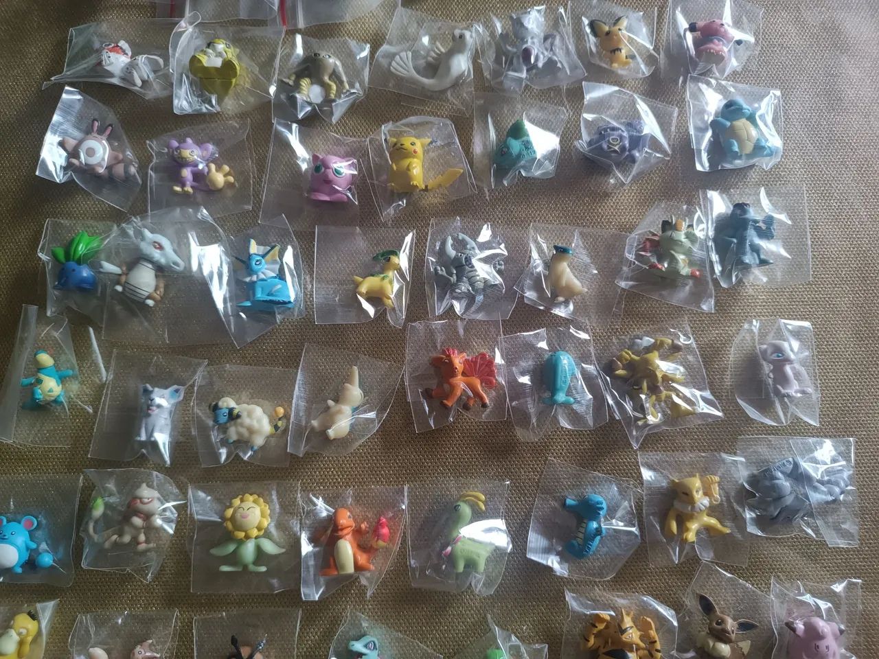 Coleção completa pokémon guaraná Caçulinha somente as 60 miniaturas  - Foto 5