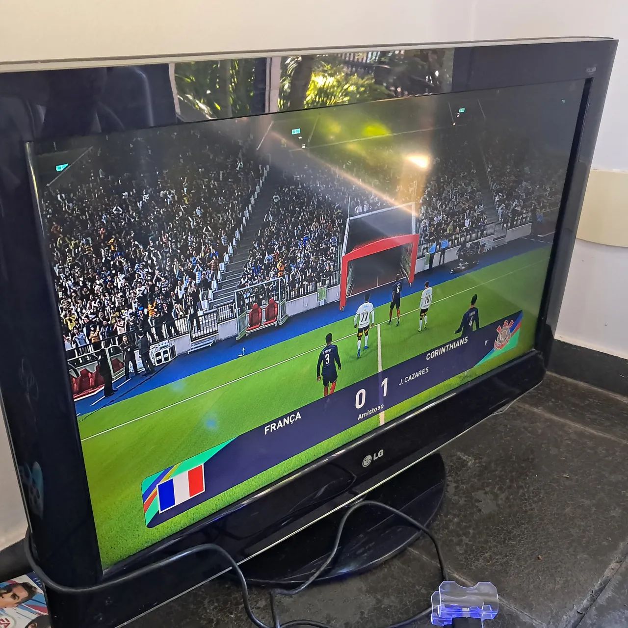 PS4 Slim 1 TB + 2 controles, 5 jogos + TV LG 42 Polegadas - Foto 4