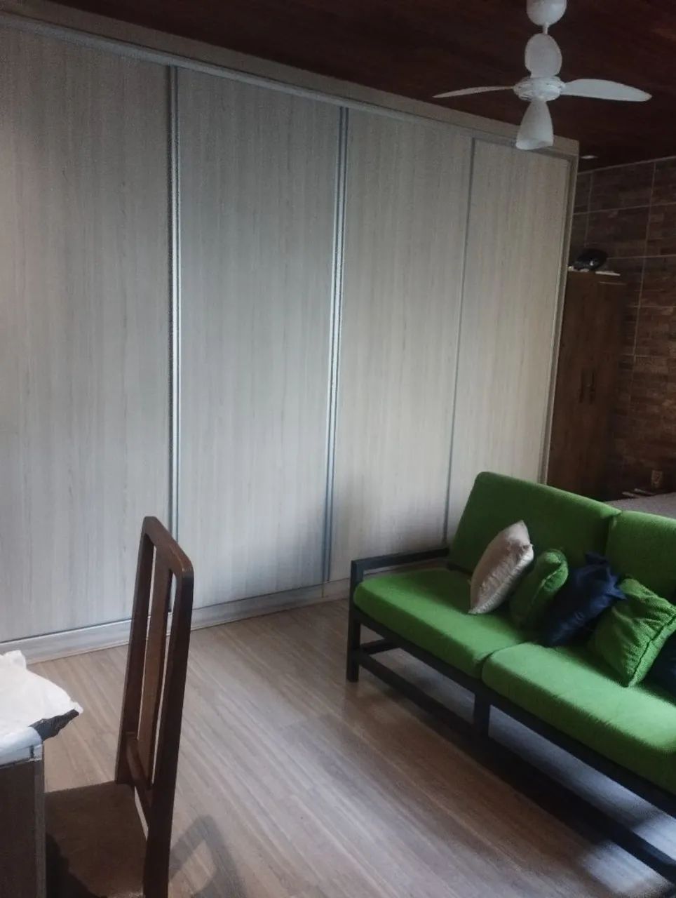 Casa grande e murada  - Foto 2