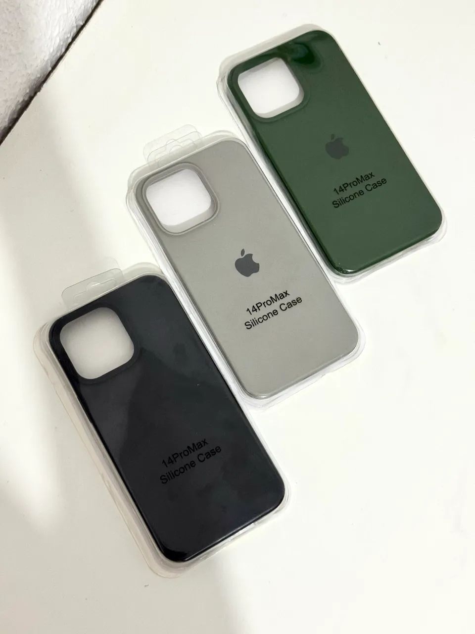 Capinhas iPhone 14 Pro Max (valor é incluso as 3) - Foto 2