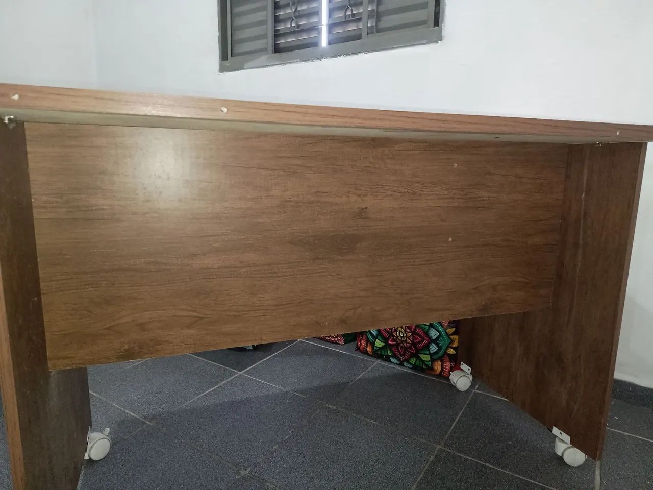 Mesa e cadeiras de escritório  - Foto 4