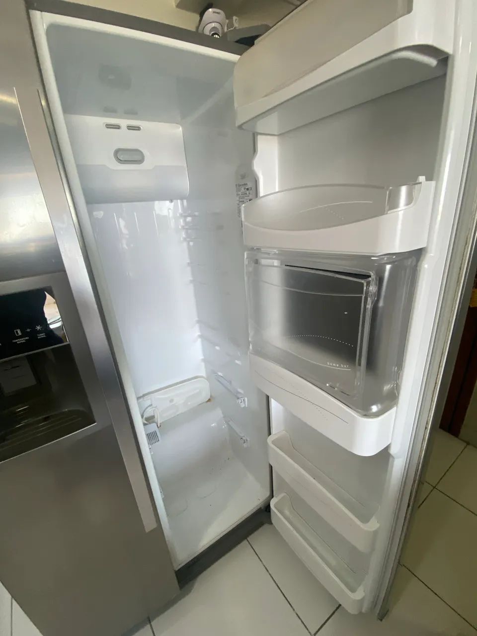 Vendo geladeira Eletrolux side By side duas portas 504 lt - Foto 4